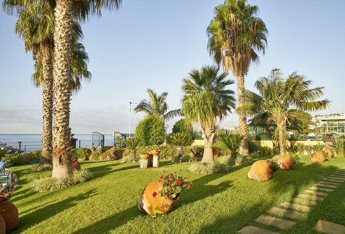 Imagen de los exteriores del Hotel Porto Santa Maria. Foto 11