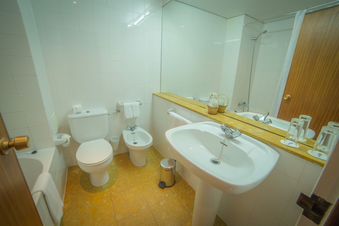 Imagen de la habitación del Hotel Porto Santo and Spa. Foto 3