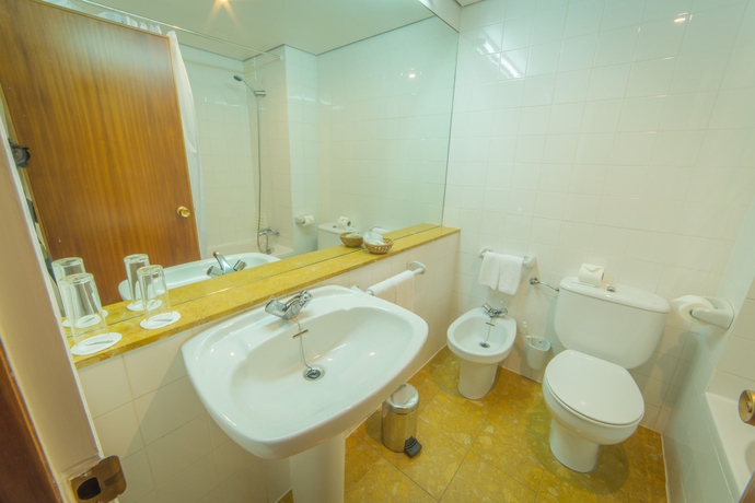 Imagen de la habitación del Hotel Porto Santo and Spa. Foto 5