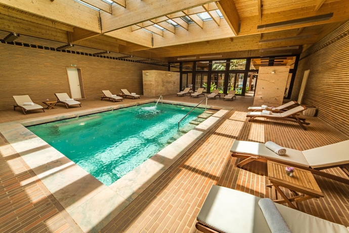 Imagen de la piscina del Hotel Porto Santo and Spa. Foto 15