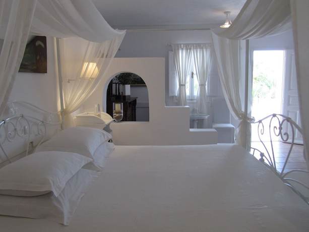 Imagen de la habitación del Hotel Porto Scoutari Romantic. Foto 2