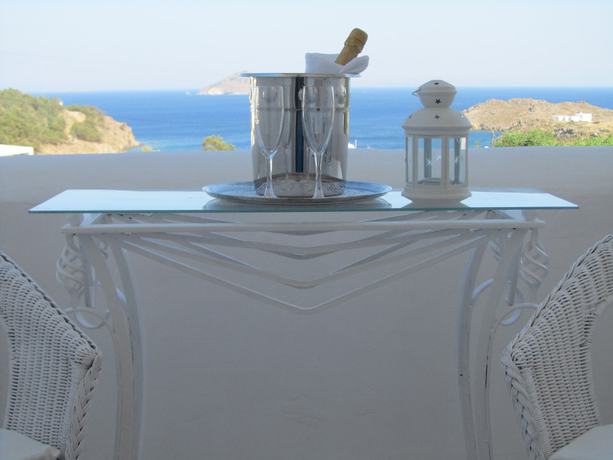 Imagen de la habitación del Hotel Porto Scoutari Romantic. Foto 3