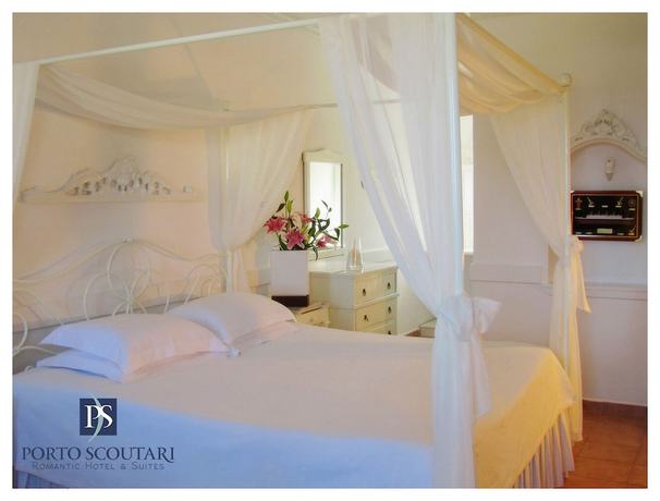 Imagen de la habitación del Hotel Porto Scoutari Romantic. Foto 12