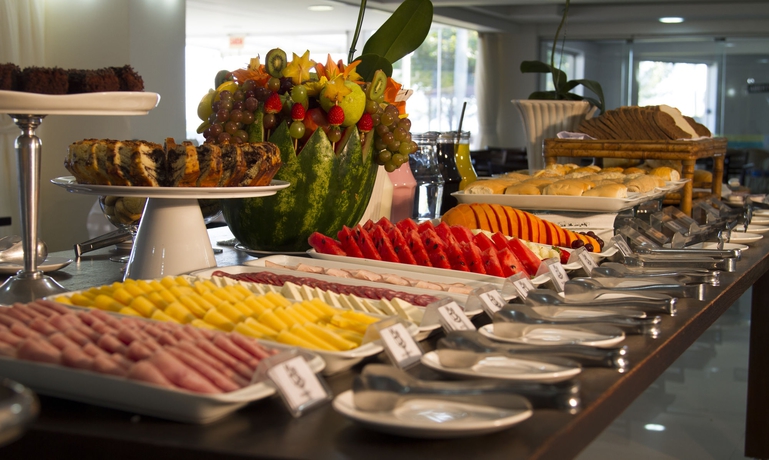 Imagen del bar/restaurante del Hotel Porto Sol Beach. Foto 2