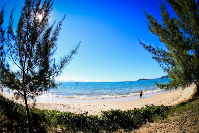 Imagen de los exteriores del Hotel Porto Sol Beach. Foto 14