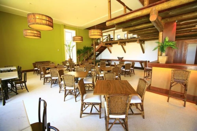 Imagen del bar/restaurante del Hotel Porto Suites Natal. Foto 2