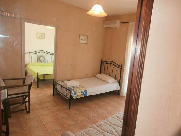 Imagen de la habitación del Hotel Porto Tsi Ostrias. Foto 6