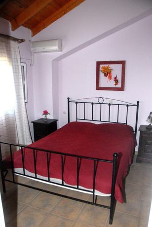 Imagen de la habitación del Hotel Porto Tsi Ostrias. Foto 7