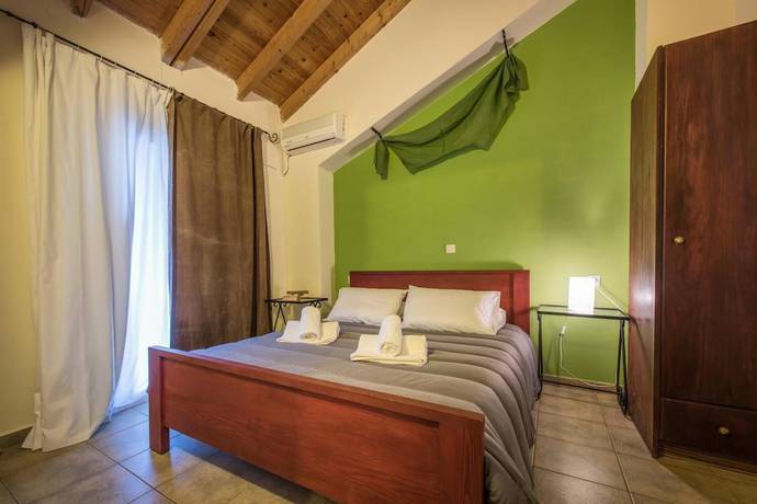 Imagen de la habitación del Hotel Porto Tsi Ostrias. Foto 10