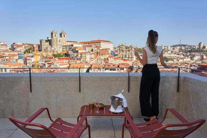 Imagen general del Hotel Portobay Flores. Foto 13