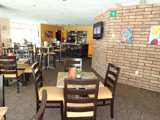 Imagen del bar/restaurante del Hotel Portobelo. Foto 2