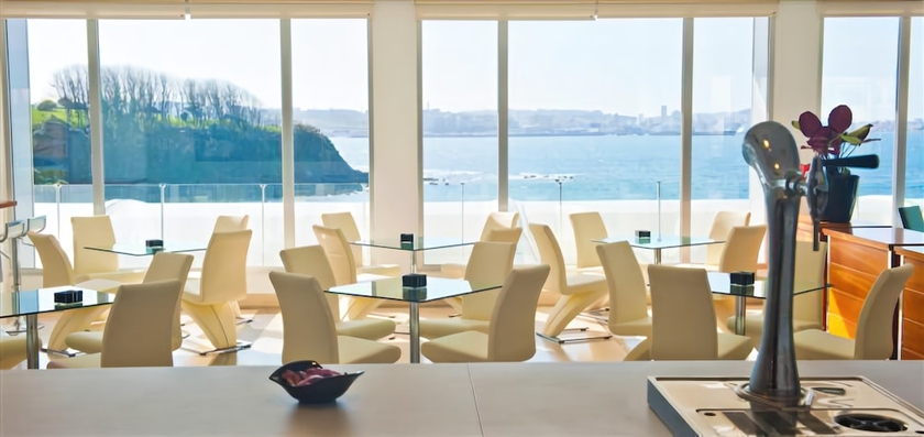 Imagen del bar/restaurante del Hotel Portocobo. Foto 6