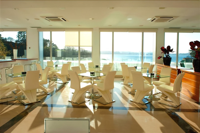 Imagen del bar/restaurante del Hotel Portocobo. Foto 7