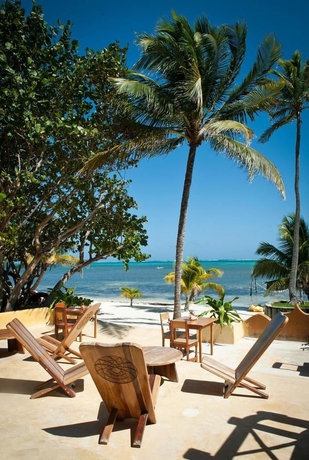 Imagen de los exteriores del Hotel Portofino Beach Resort. Foto 7