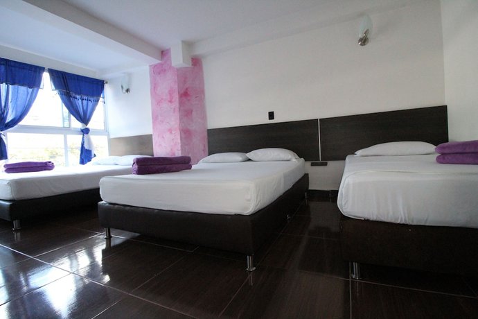 Imagen de la habitación del Hotel Porton Estadio. Foto 8