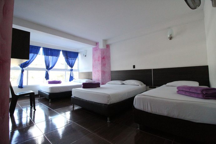 Imagen de la habitación del Hotel Porton Estadio. Foto 15