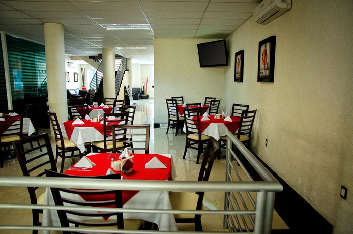 Imagen del bar/restaurante del Hotel Portonovo Plaza Centro. Foto 5