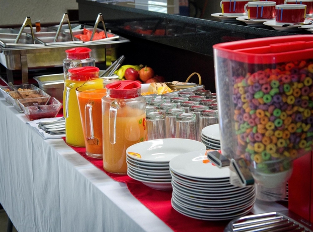 Imagen del bar/restaurante del Hotel Portonovo Plaza Malecón. Foto 2