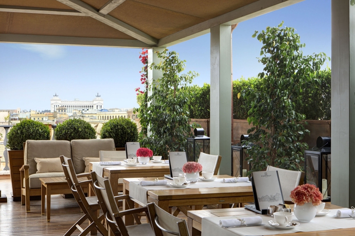 Imagen del bar/restaurante del Hotel Portrait Roma - Lungarno Collection. Foto 3