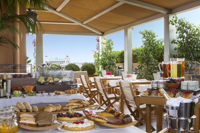 Imagen del bar/restaurante del Hotel Portrait Roma - Lungarno Collection. Foto 5