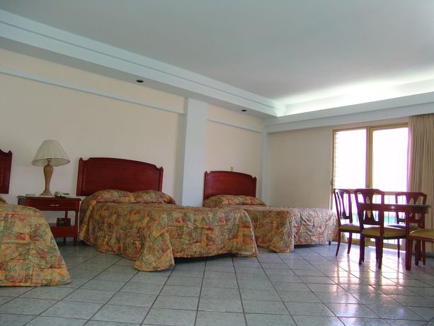 Imagen de la habitación del Hotel Posada Arcos. Foto 18
