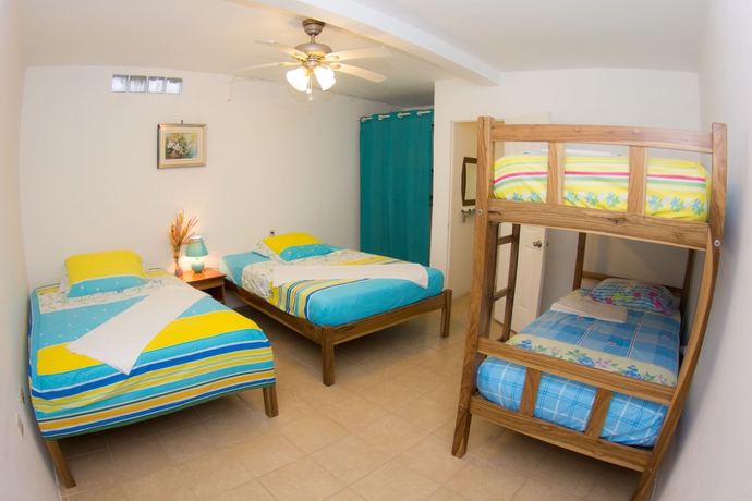 Imagen de la habitación del Hotel Posada Bah&iacute;a Azul. Foto 3