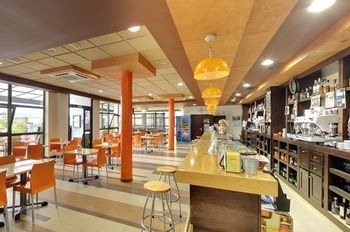 Imagen del bar/restaurante del Hotel Posada De Roces. Foto 2