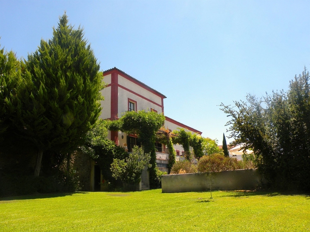 Imagen de los exteriores del Hotel Posada De Valdezufre. Foto 6