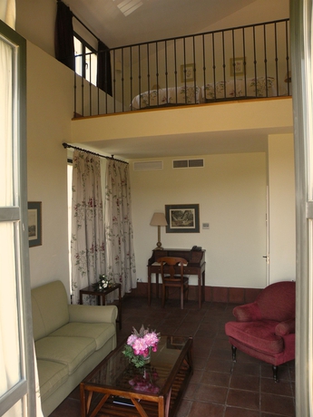 Imagen de los interiores del Hotel Posada De Valdezufre. Foto 11