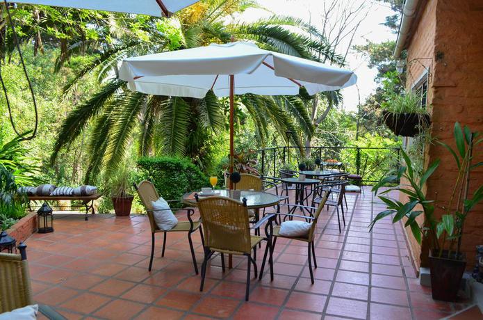 Imagen de los exteriores del Hotel Posada Del Bosque, Colonia de Sacramento. Foto 8