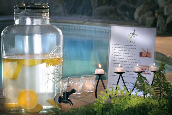 Imagen de la piscina del Hotel Posada Del Sauce. Foto 31