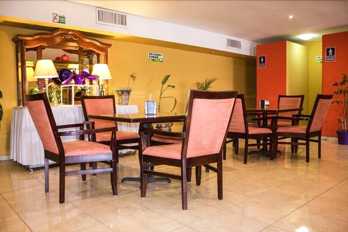 Imagen del bar/restaurante del Hotel Posada Del Sol Inn. Foto 2