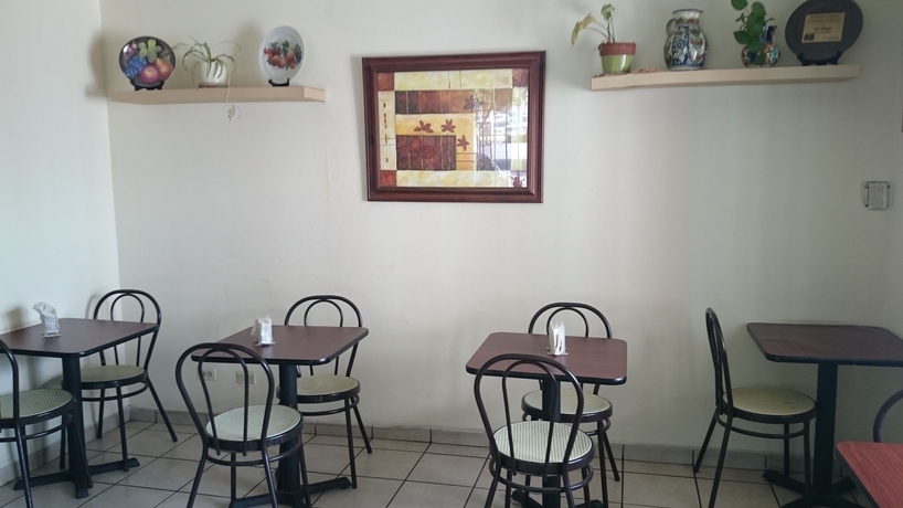 Imagen del bar/restaurante del Hotel Posada Don Fernando. Foto 4