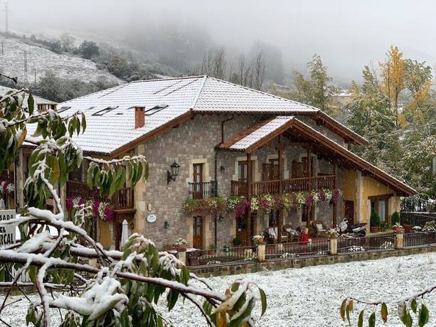 Imagen de los exteriores del Hotel Posada El Corcal De Li&eacute;bana. Foto 15