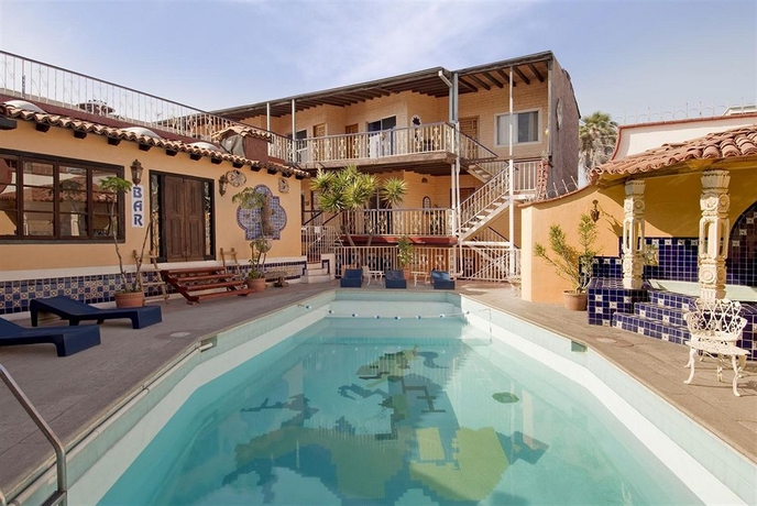 Imagen de la piscina del Hotel Posada El Rey Sol. Foto 13