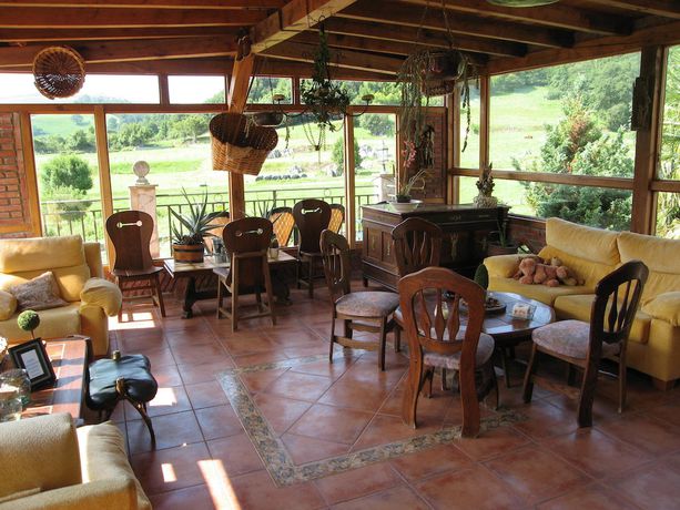 Imagen del bar/restaurante del Hotel Posada La Anjana, Cab&aacute;rceno. Foto 2
