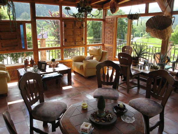 Imagen del bar/restaurante del Hotel Posada La Anjana, Cab&aacute;rceno. Foto 5