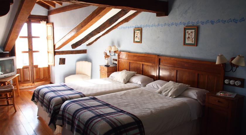 Imagen de la habitación del Hotel Posada La Trebede. Foto 7