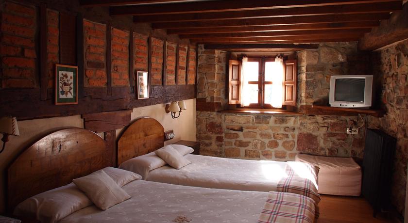Imagen de la habitación del Hotel Posada La Trebede. Foto 8