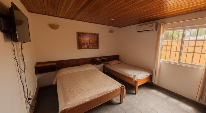 Imagen de la habitación del Hotel Posada Los Delfines. Foto 5