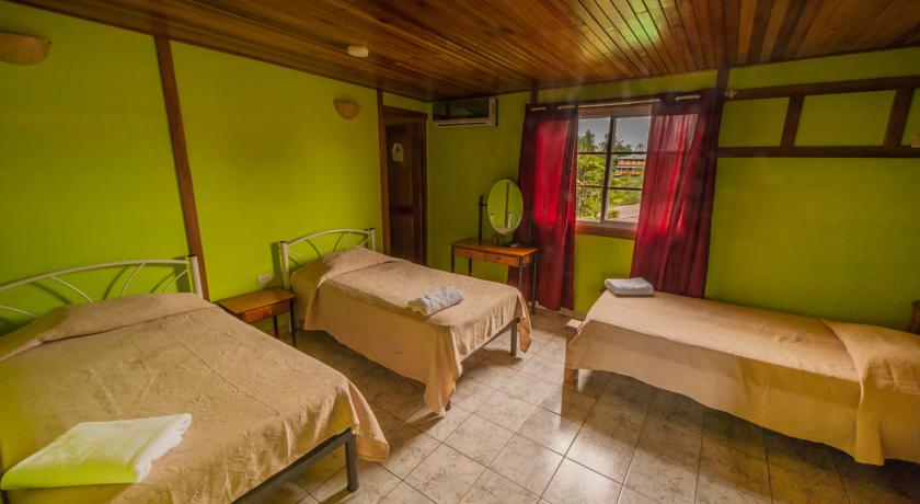 Imagen de la habitación del Hotel Posada Los Delfines. Foto 6