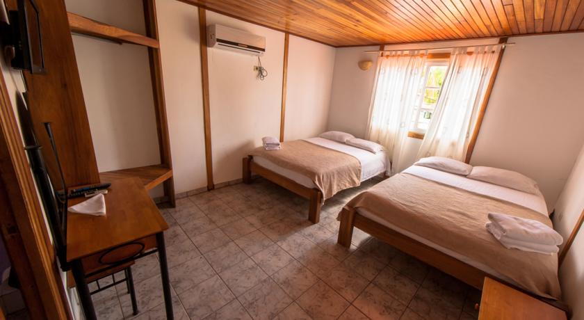 Imagen de la habitación del Hotel Posada Los Delfines. Foto 7