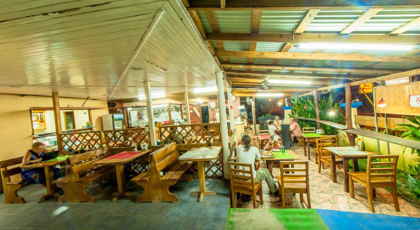 Imagen del bar/restaurante del Hotel Posada Los Delfines. Foto 3