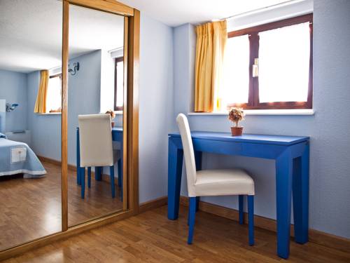 Imagen de la habitación del Hotel Posada Playa De Langre. Foto 8