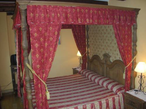 Imagen de la habitación del Hotel Posada Real, Ainsa. Foto 7