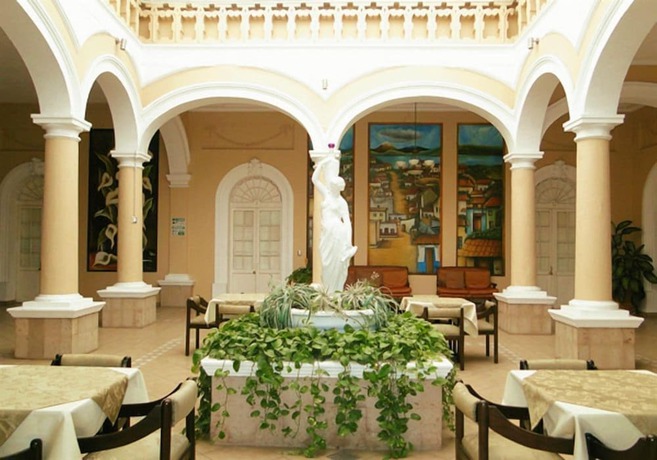 Imagen del bar/restaurante del Hotel Posada Regis de Guadalajara. Foto 4