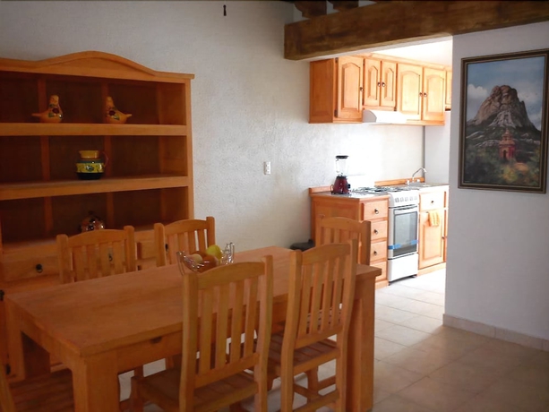 Imagen de la habitación del Hotel Posada Y Bungalows La Capilla. Foto 11