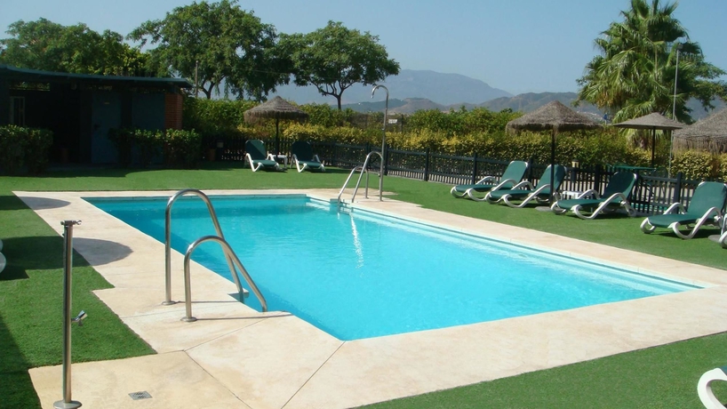 Imagen de la piscina del Hotel Posadas De España Málaga. Foto 15