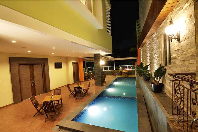 Imagen de la piscina del Hotel Pose In Solo. Foto 20