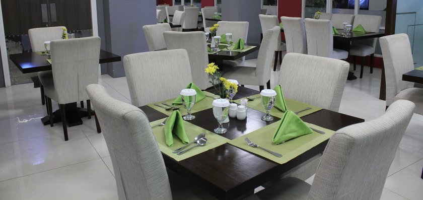 Imagen del bar/restaurante del Hotel Pose In Solo. Foto 7